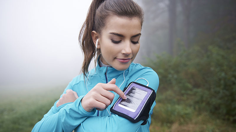 Wearables-Fitness-Trackers