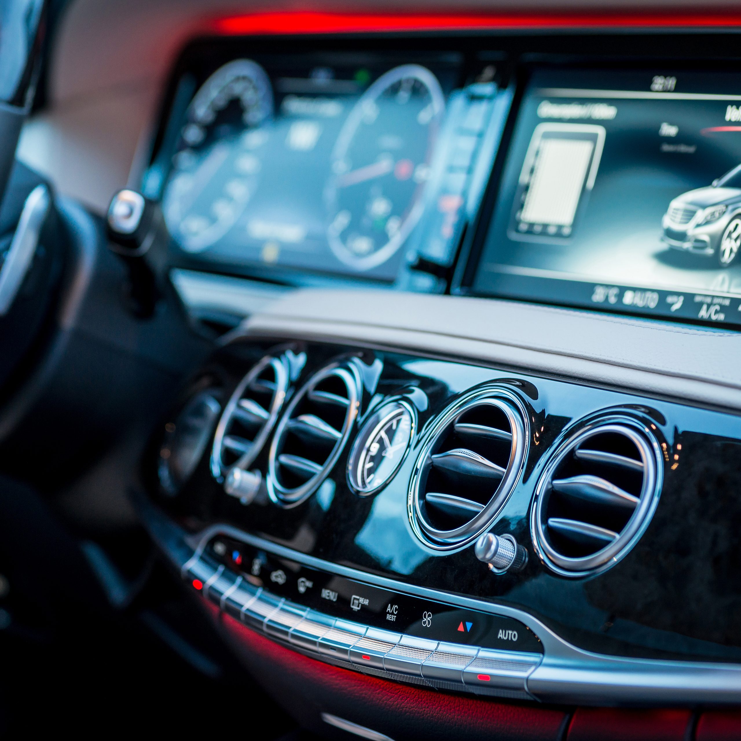 Auto.,Luxury,Car,Steering,Wheel,And,Dashboard,With,Monitor
